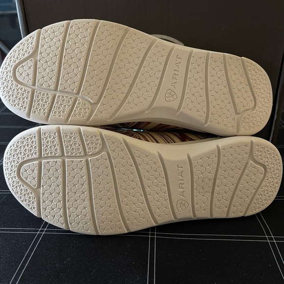 Ariat Women’s Santa Fe Hilo Chimayo Shoes *New without tags* - Picture 4 of 7